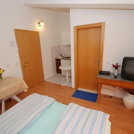 Danica Apartment *